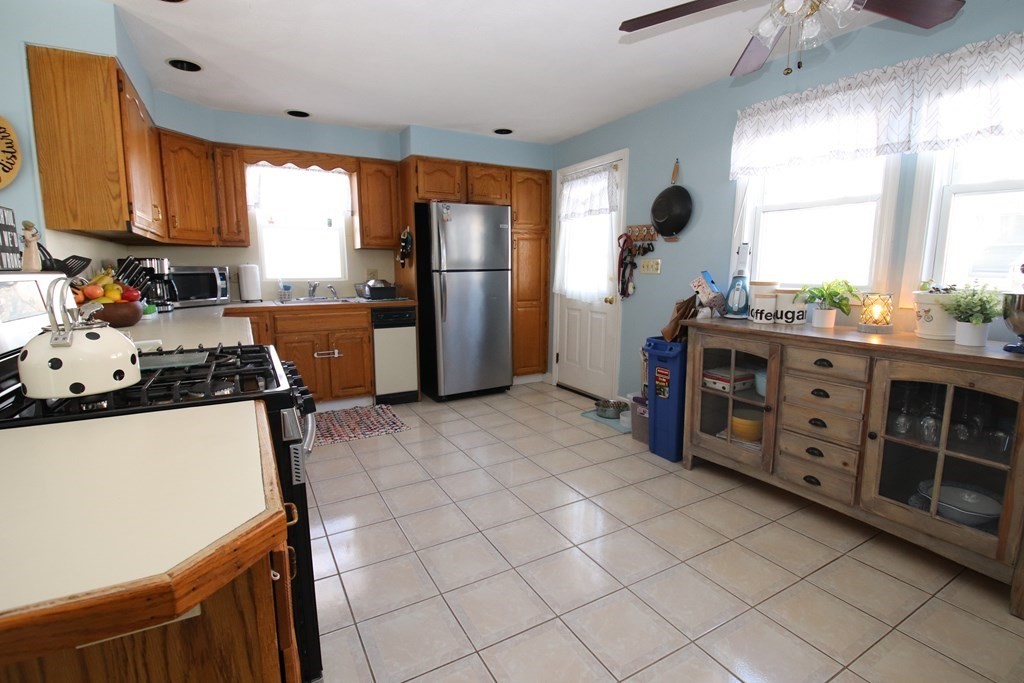 21 Dustin Street Saugus, MA 01906 - Photo 10 of 26 Gallery Image 10