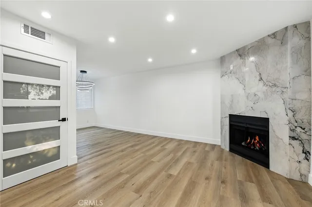 $525,000 | 21720 Hart Street, Unit 5, Canoga Park, CA 91303