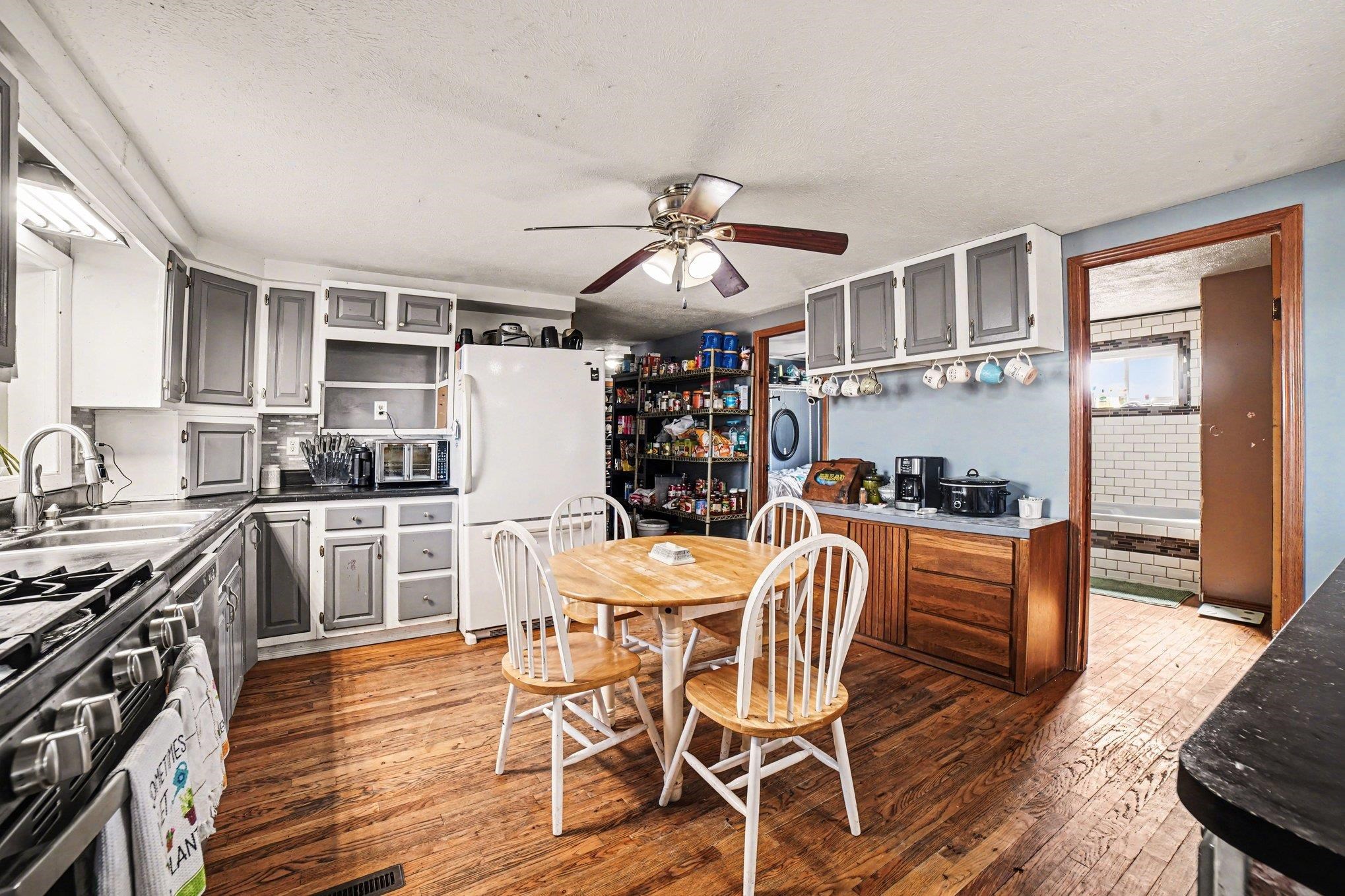 996 East Monroe Road St. Louis, MI 48880 - Photo 6 of 17 1943784-2fe6d1c1-44e9-4c32-9f0f-ea5f071560c2.JPG