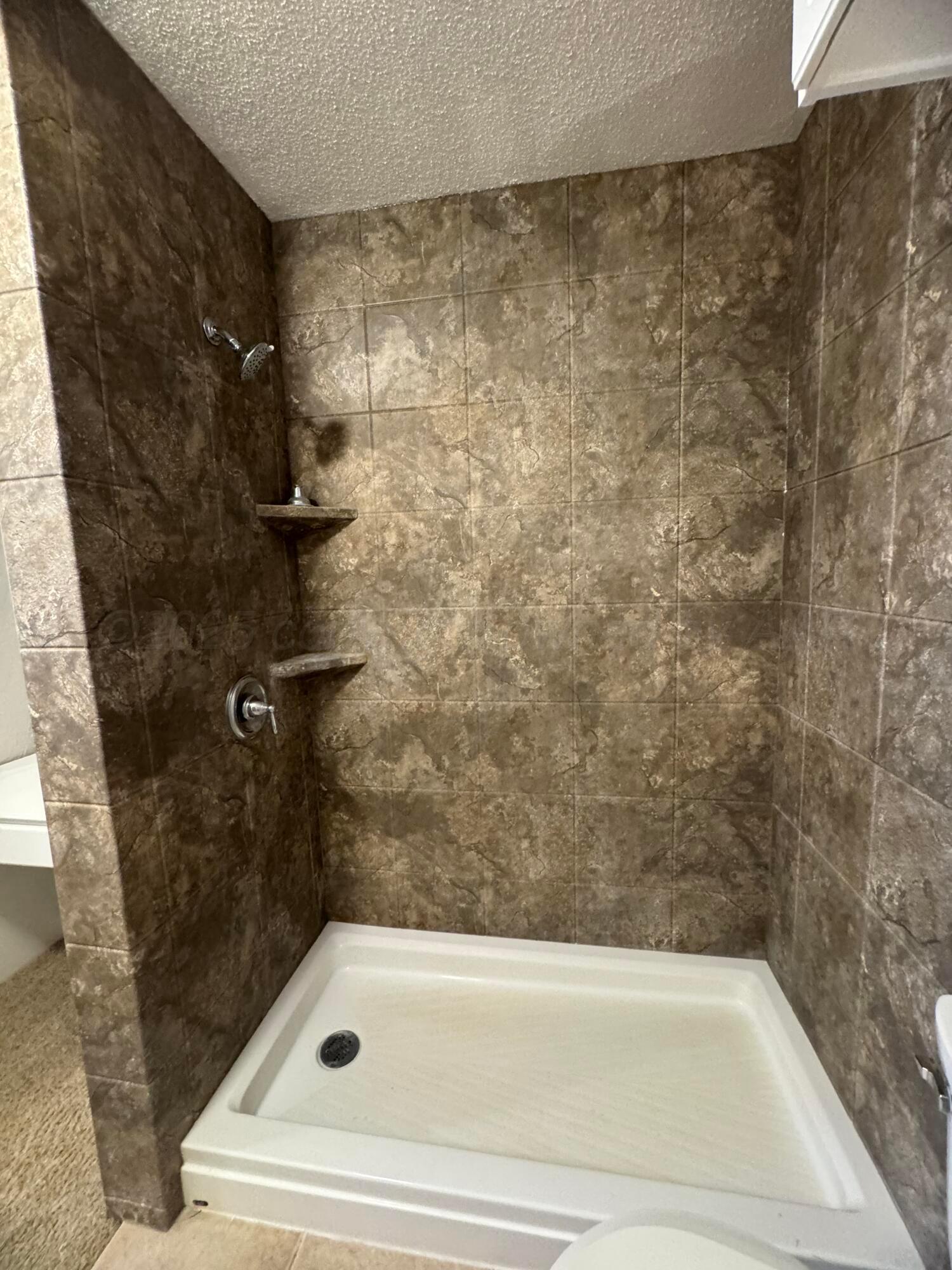 5112 Arden Road Amarillo, TX 79110 - Photo 26 of 28 a bathroom with a bathtub