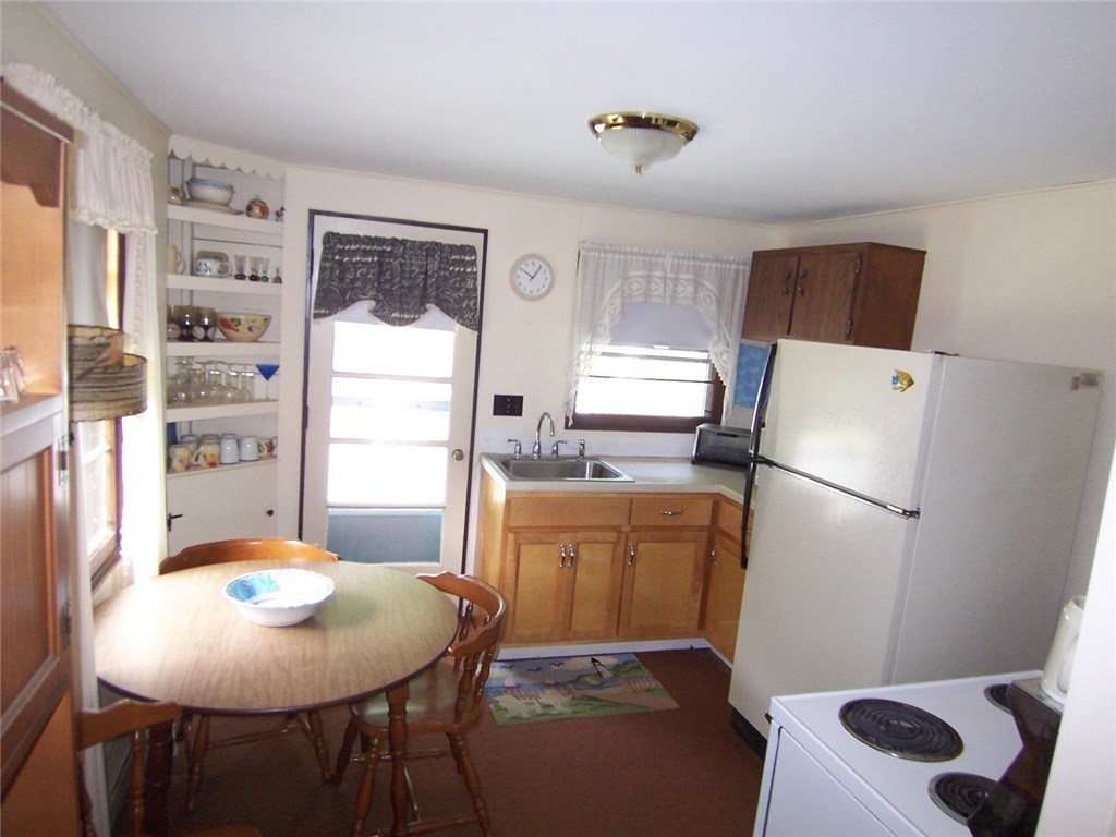 321 Mautucket Road South Kingstown, RI 02879 - Photo 15 of 18