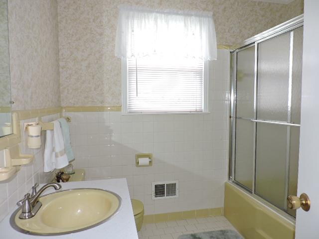343 Kimbrough Road Clarksville, TN 37043 - Photo 19 of 30 Hall Bath