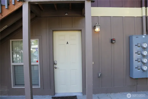 $3,000 | 1055 1/2 East Isaacs Avenue, Unit A, Walla Walla, WA 99362