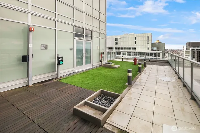 $698,000 | 583 Battery Street, Unit 2704N, Seattle, WA 98121