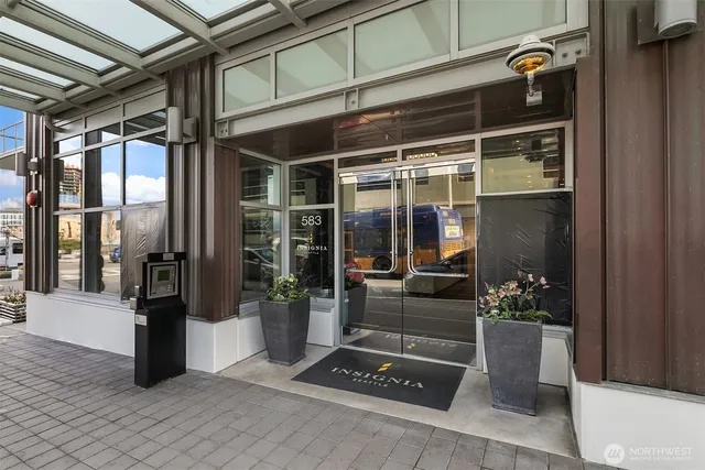 $698,000 | 583 Battery Street, Unit 2704N, Seattle, WA 98121