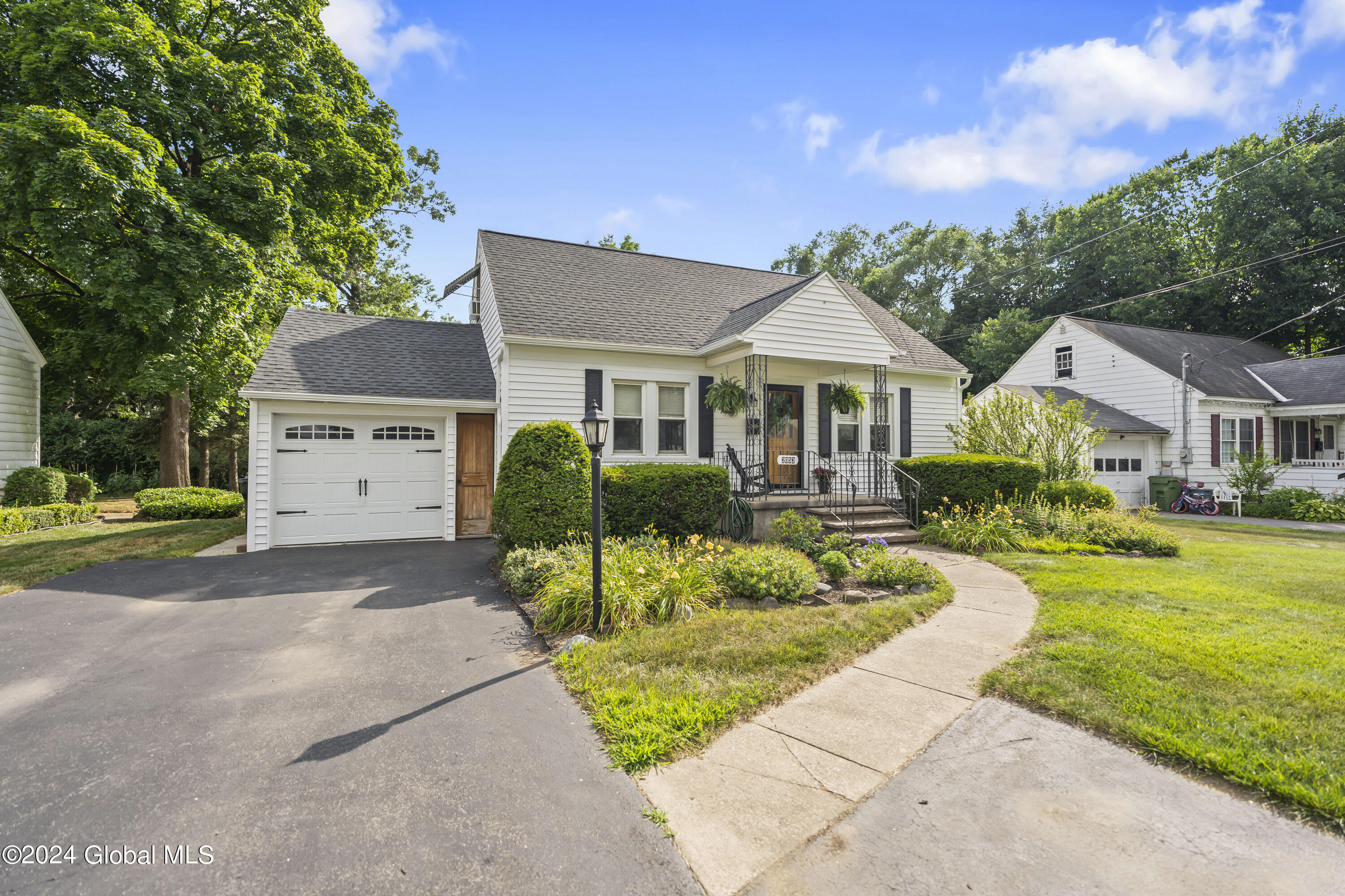 2053 Chepstow Road Rotterdam, NY 12303 - Photo 2 of 37 DSC02826