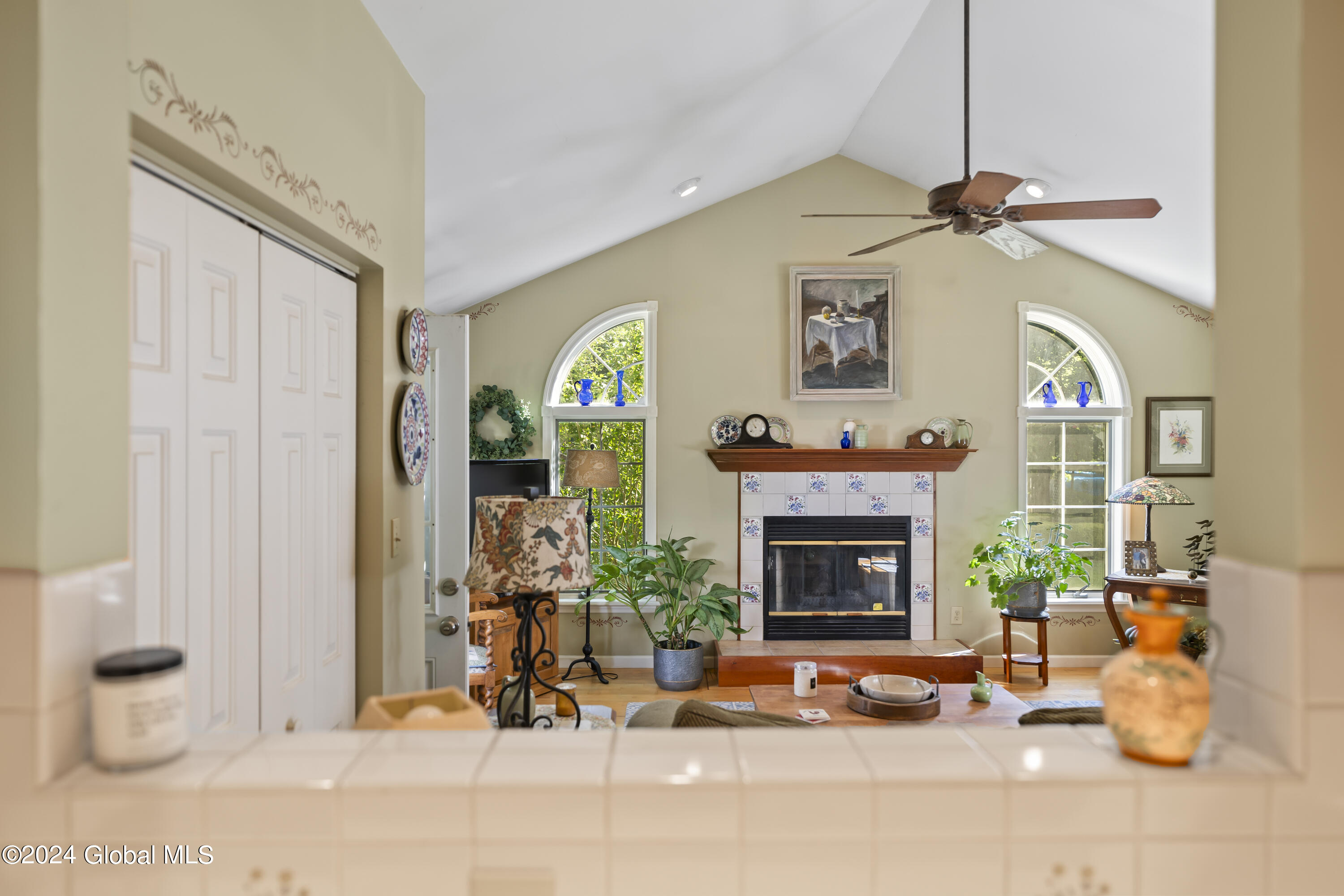 2053 Chepstow Road Rotterdam, NY 12303 - Photo 8 of 37 DSC02895