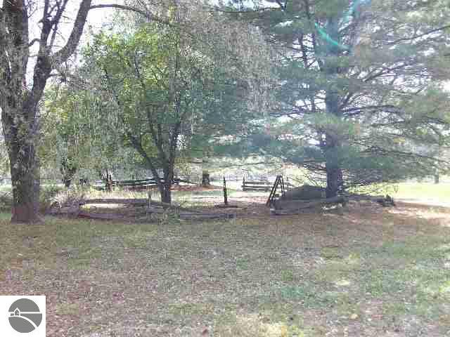 1978 Shady Shores Road Lupton, MI 48635 - Photo 11 of 13 1757681-10.JPG