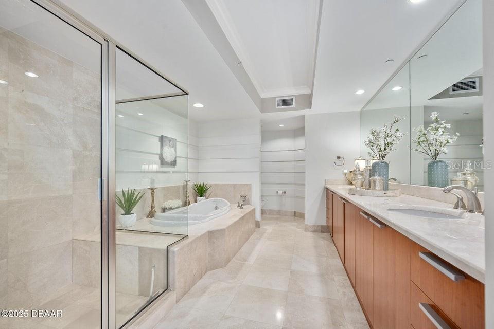 231 Riverside Drive, Unit 15071 Daytona Beach, FL 32117 - Photo 24 of 53 a large white kitchen with a large tub and sink