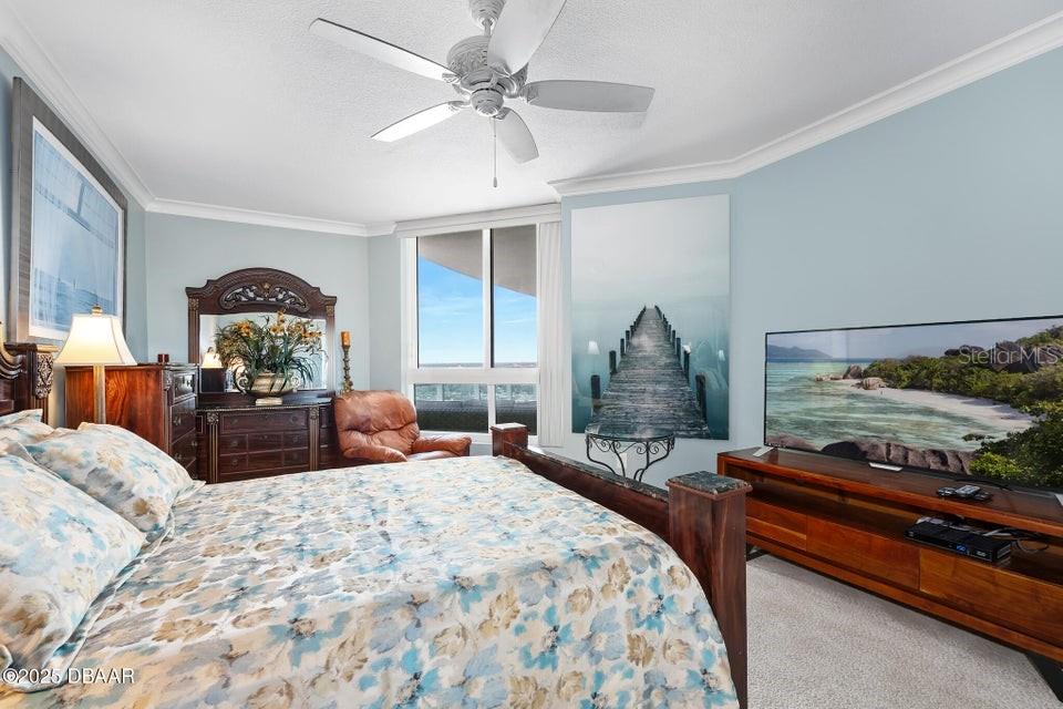 231 Riverside Drive, Unit 15071 Daytona Beach, FL 32117 - Photo 28 of 53 a bedroom with a bed and a large window