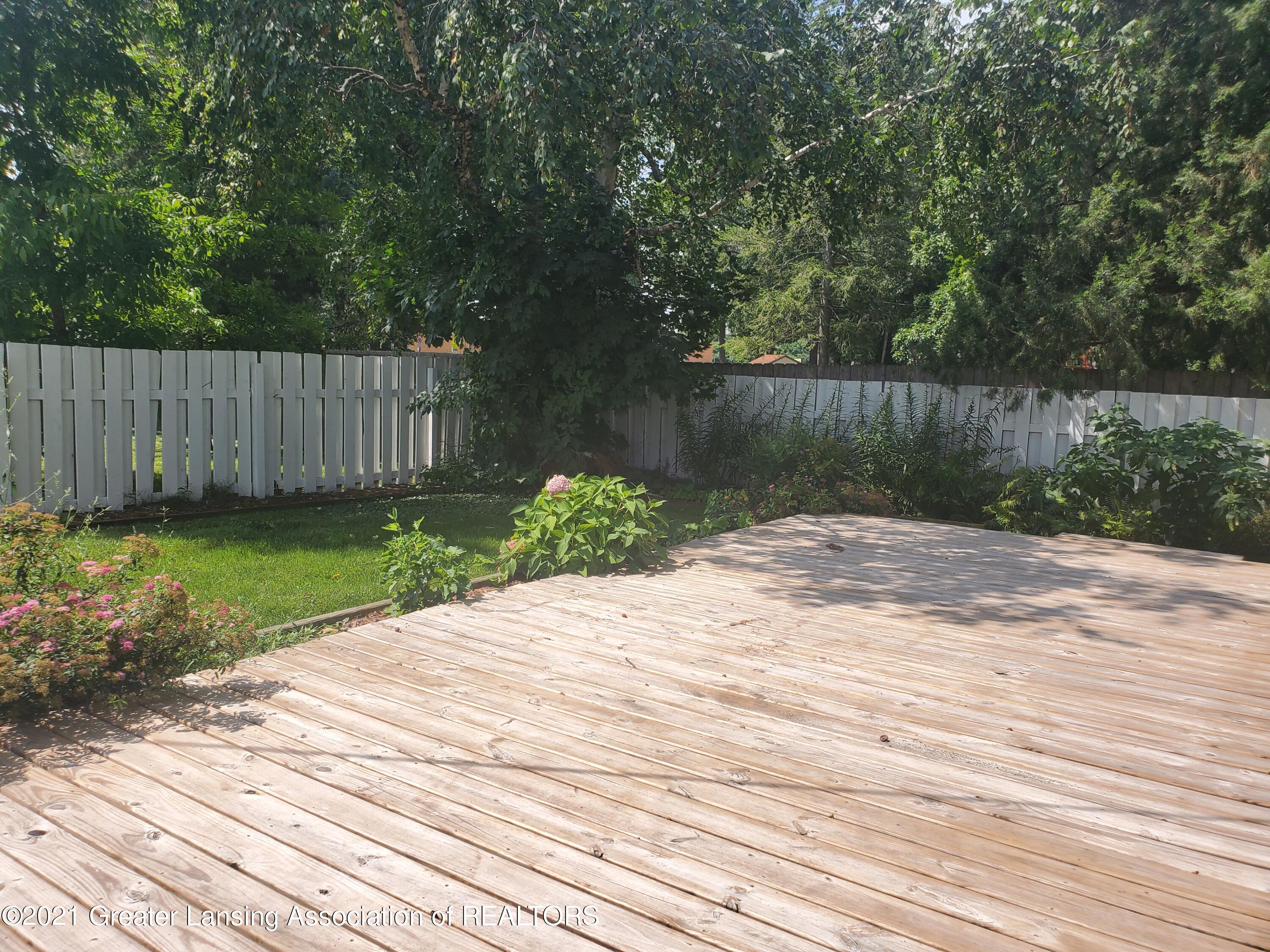 2901 South Cambridge Road Lansing, MI 48911 - Photo 39 of 44 20210818_124257