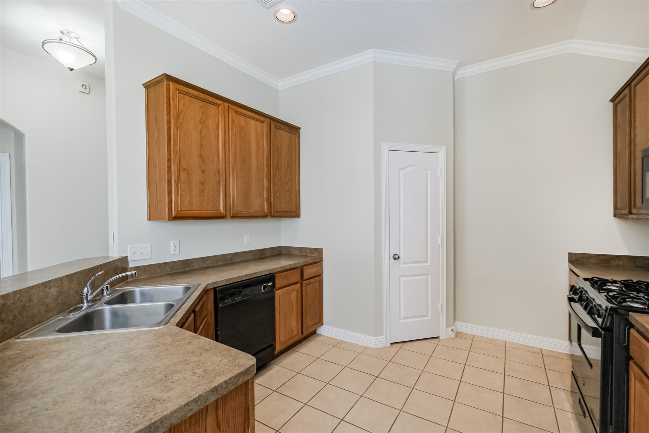 5811 Ranch Riata Court Katy, TX 77449 - Photo 13 of 35