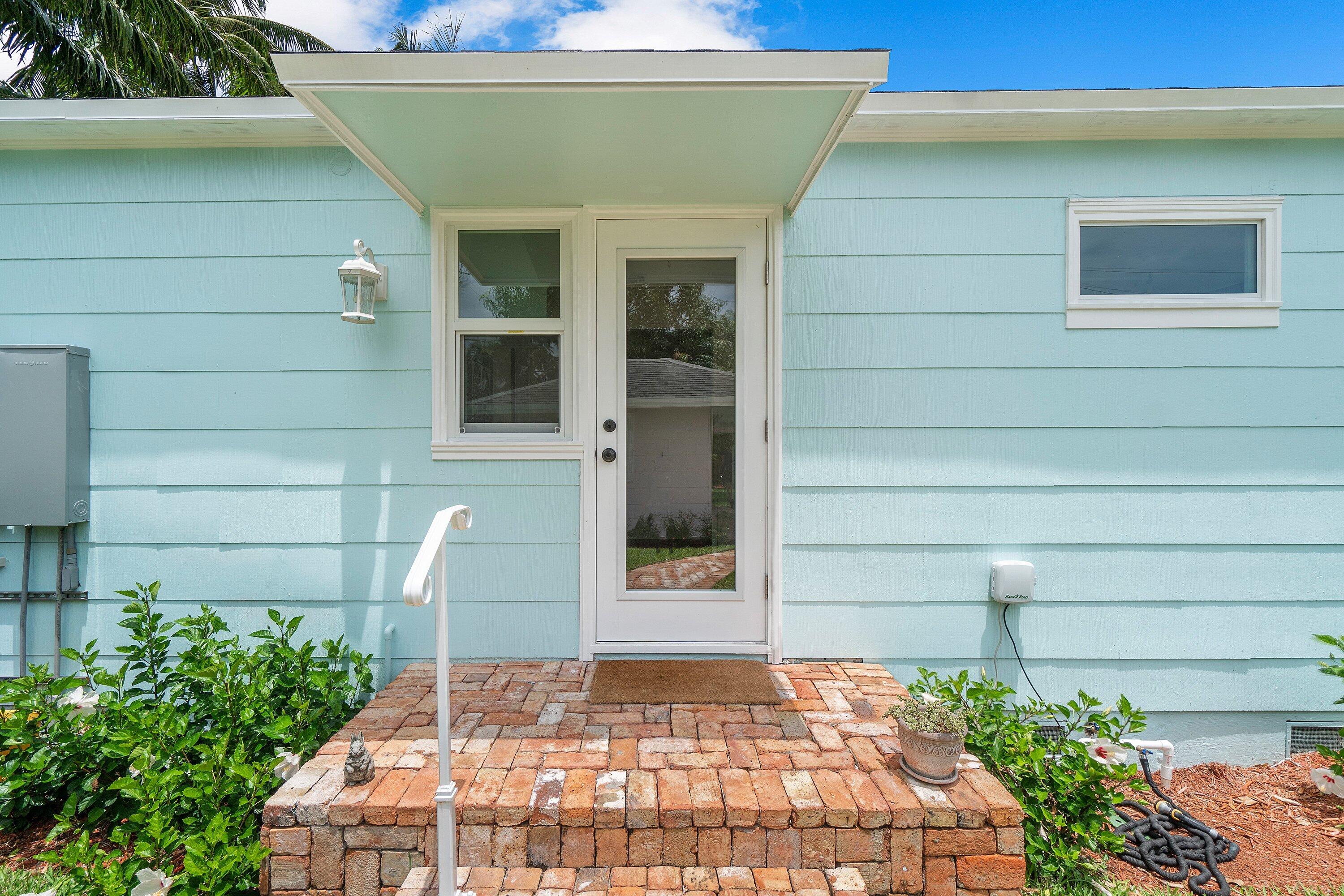 816 Avon Road West Palm Beach, FL 33401 - Photo 17 of 19 022-816AvonRoad-WestPalmBeach-FL-33401-S