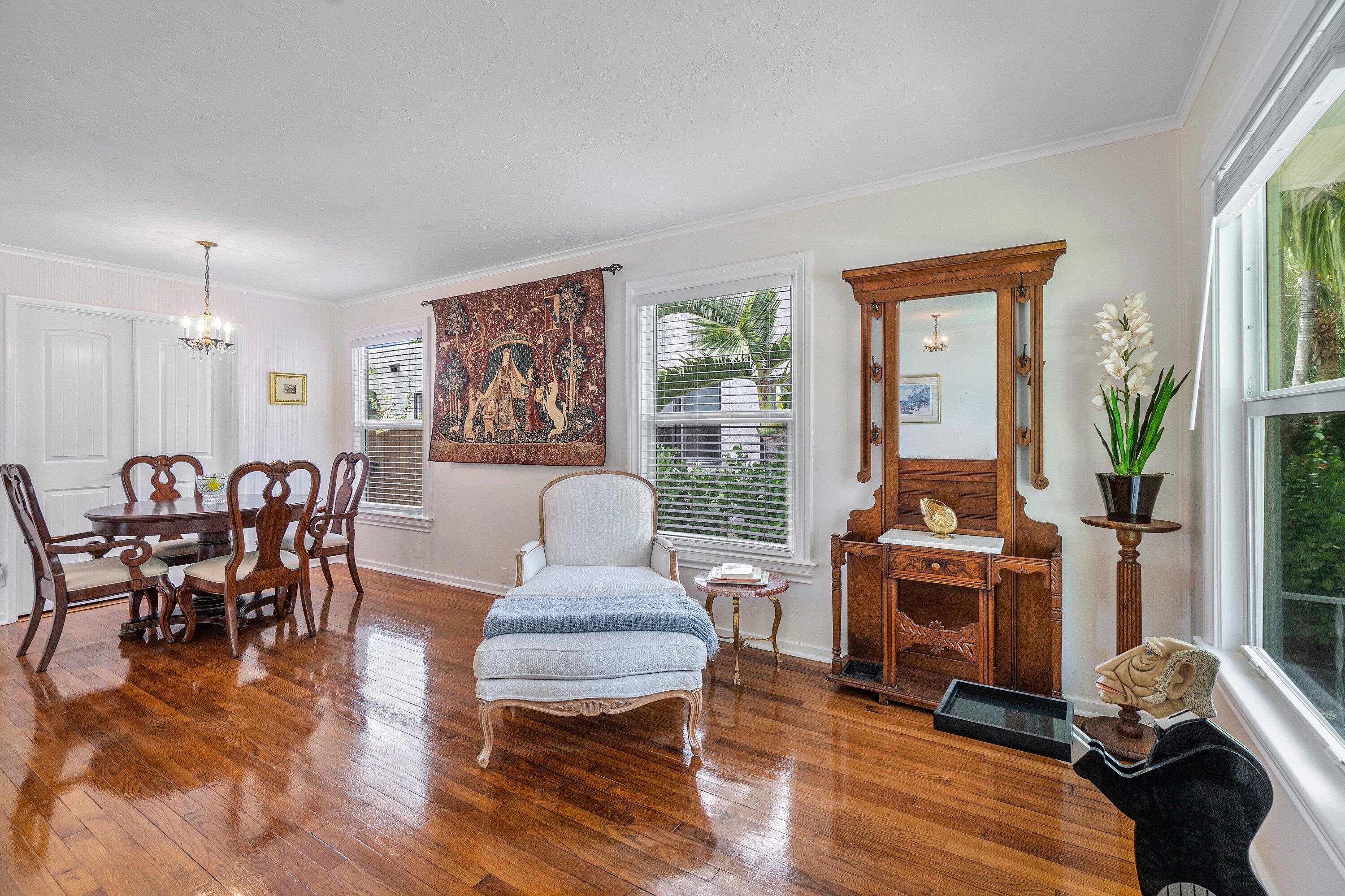 816 Avon Road West Palm Beach, FL 33401 - Photo 5 of 19 010-816AvonRoad-WestPalmBeach-FL-33401-S