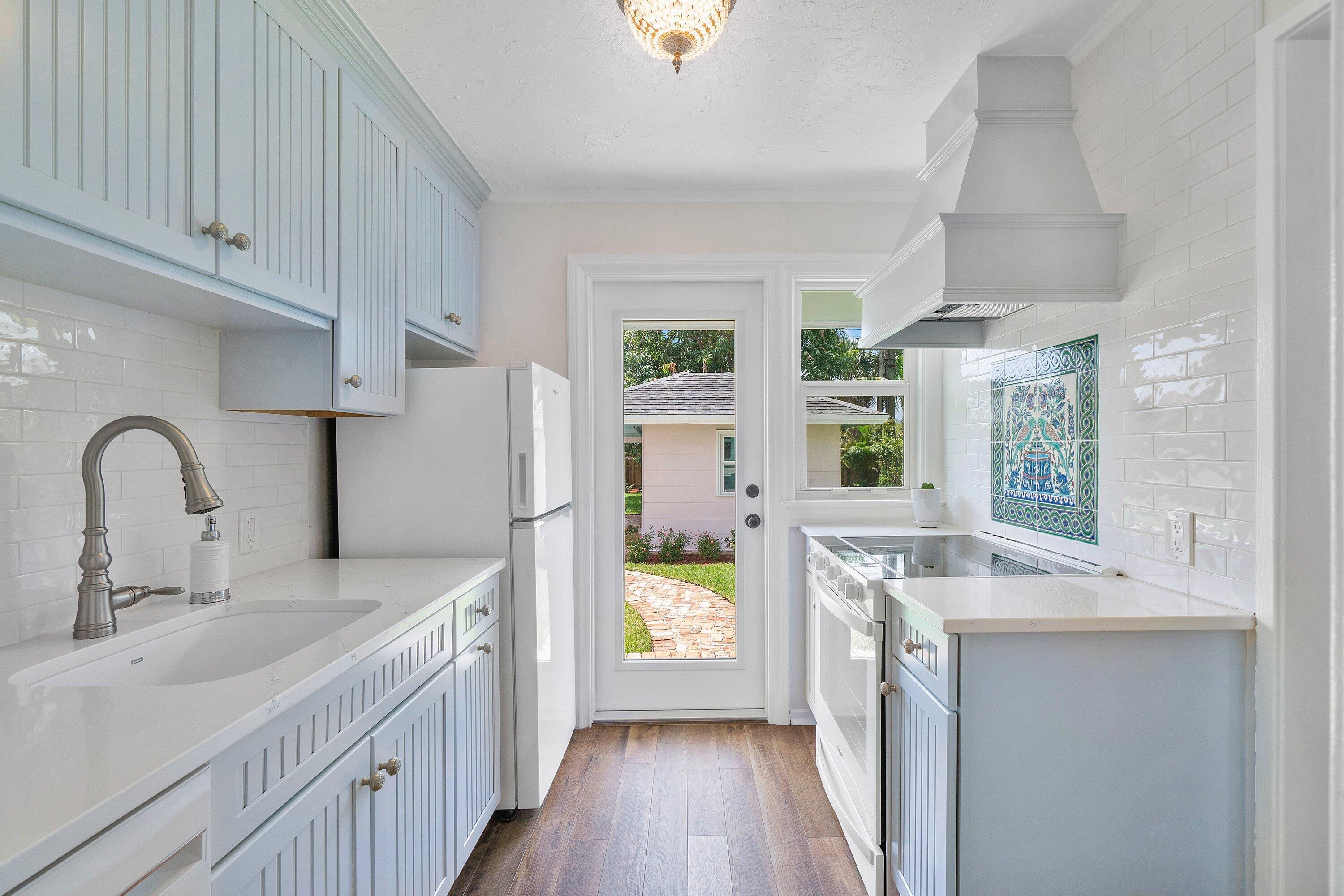 816 Avon Road West Palm Beach, FL 33401 - Photo 6 of 19 011-816AvonRoad-WestPalmBeach-FL-33401-S