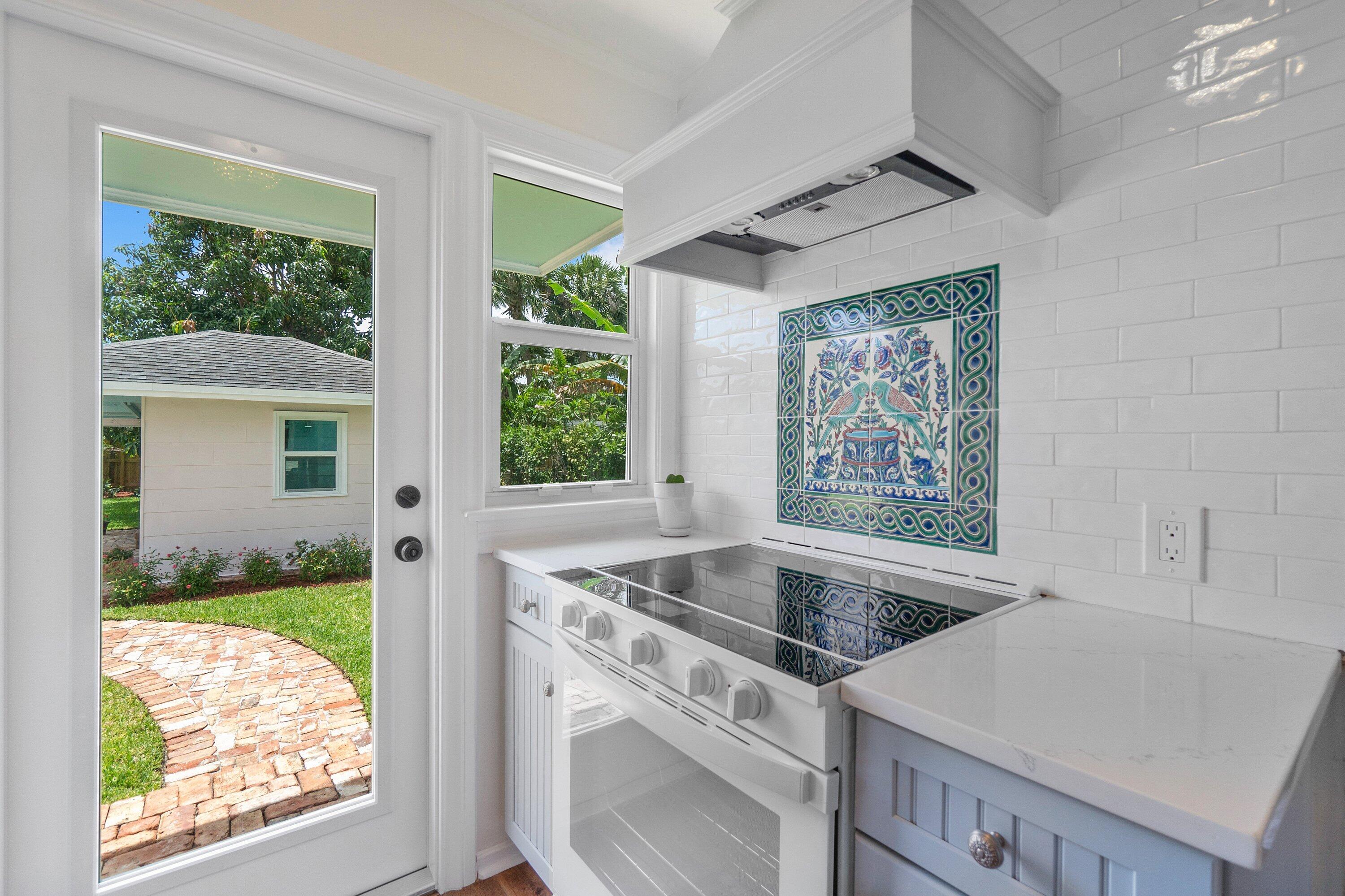 816 Avon Road West Palm Beach, FL 33401 - Photo 7 of 19 012-816AvonRoad-WestPalmBeach-FL-33401-S