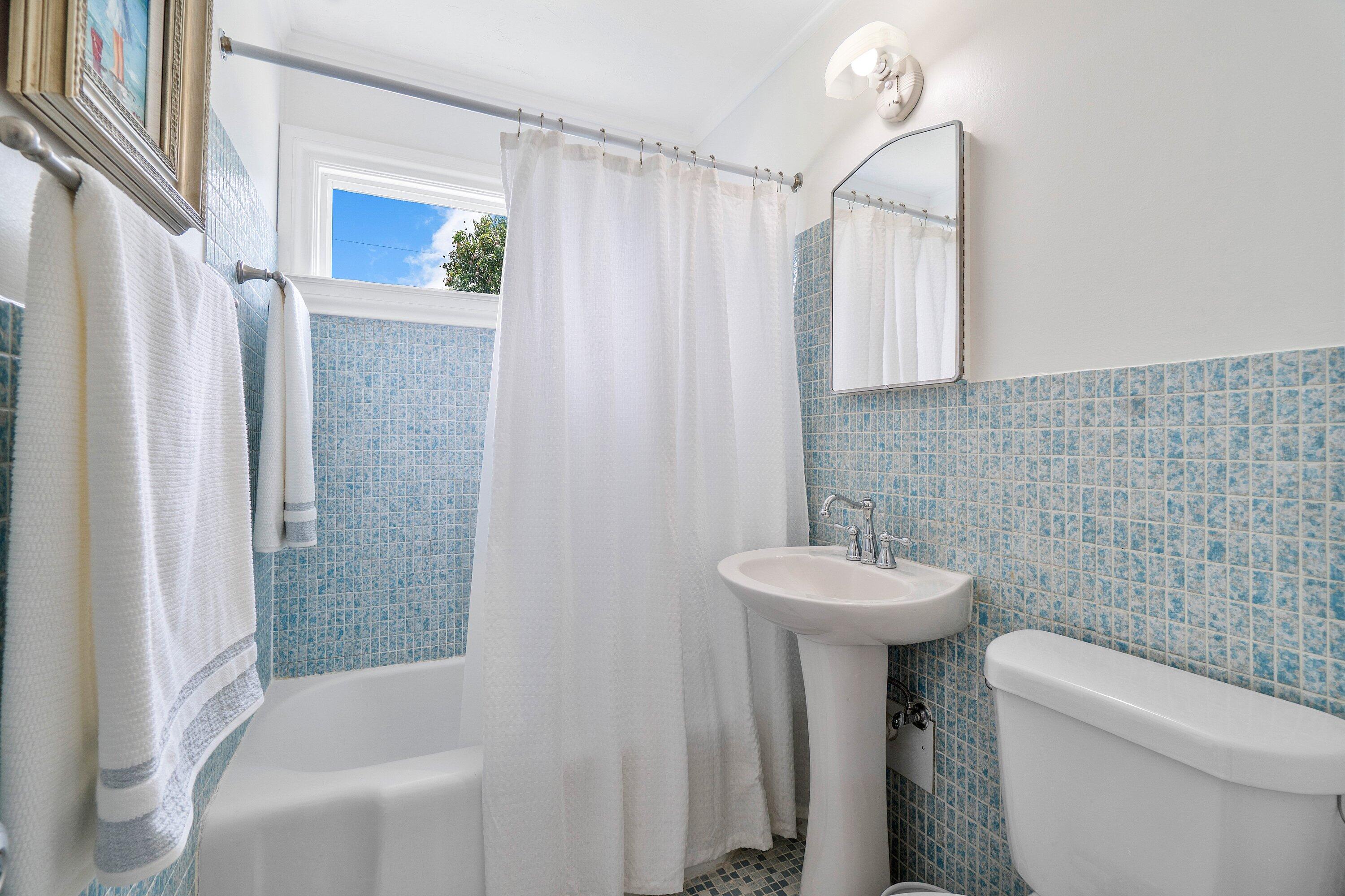 816 Avon Road West Palm Beach, FL 33401 - Photo 9 of 19 014-816AvonRoad-WestPalmBeach-FL-33401-S