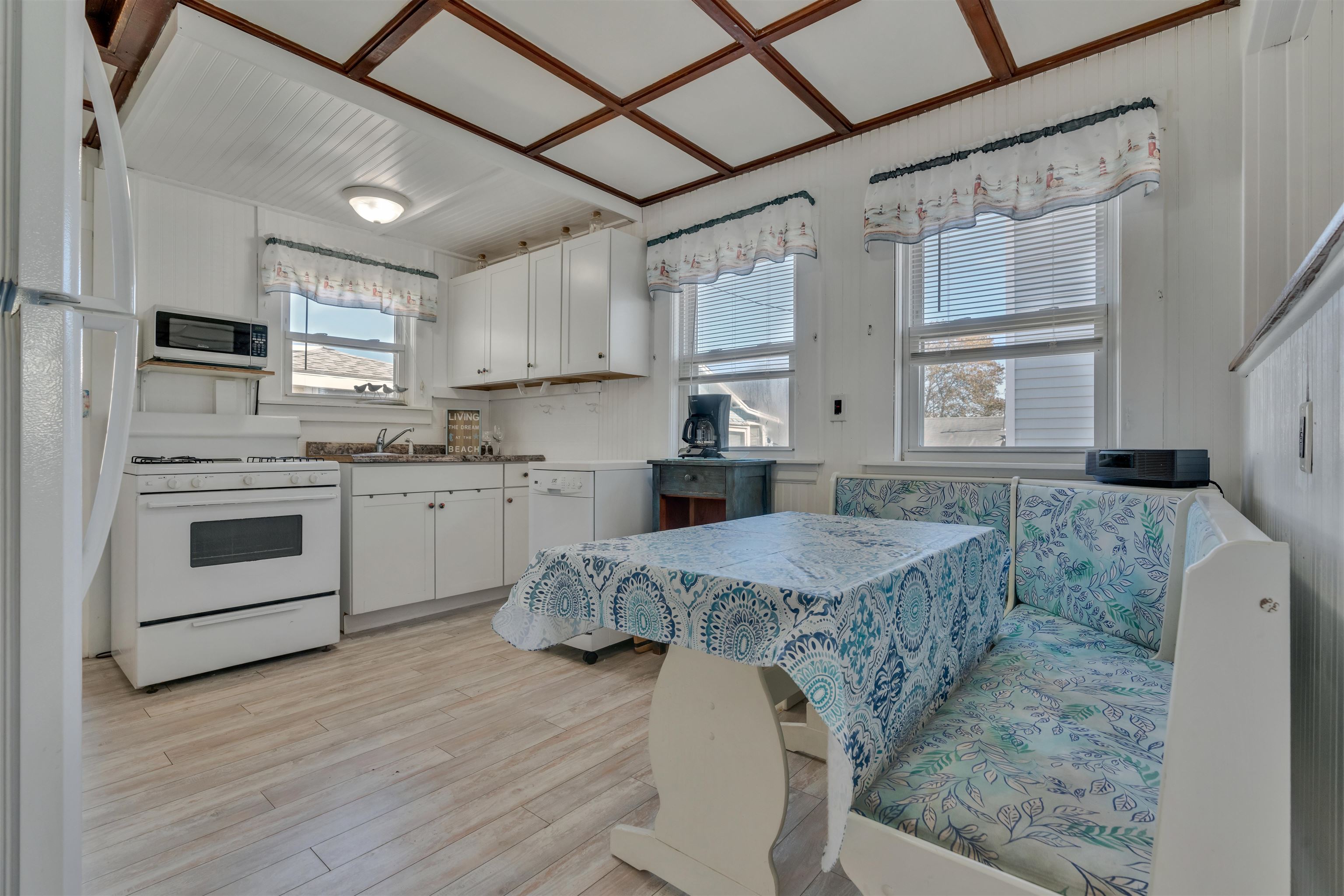 17 Johnson Avenue Hampton, NH 03842 - Photo 12 of 54