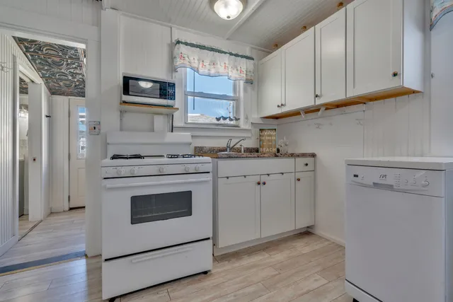 $586,500 | 17 Johnson Avenue, Hampton, NH 03842