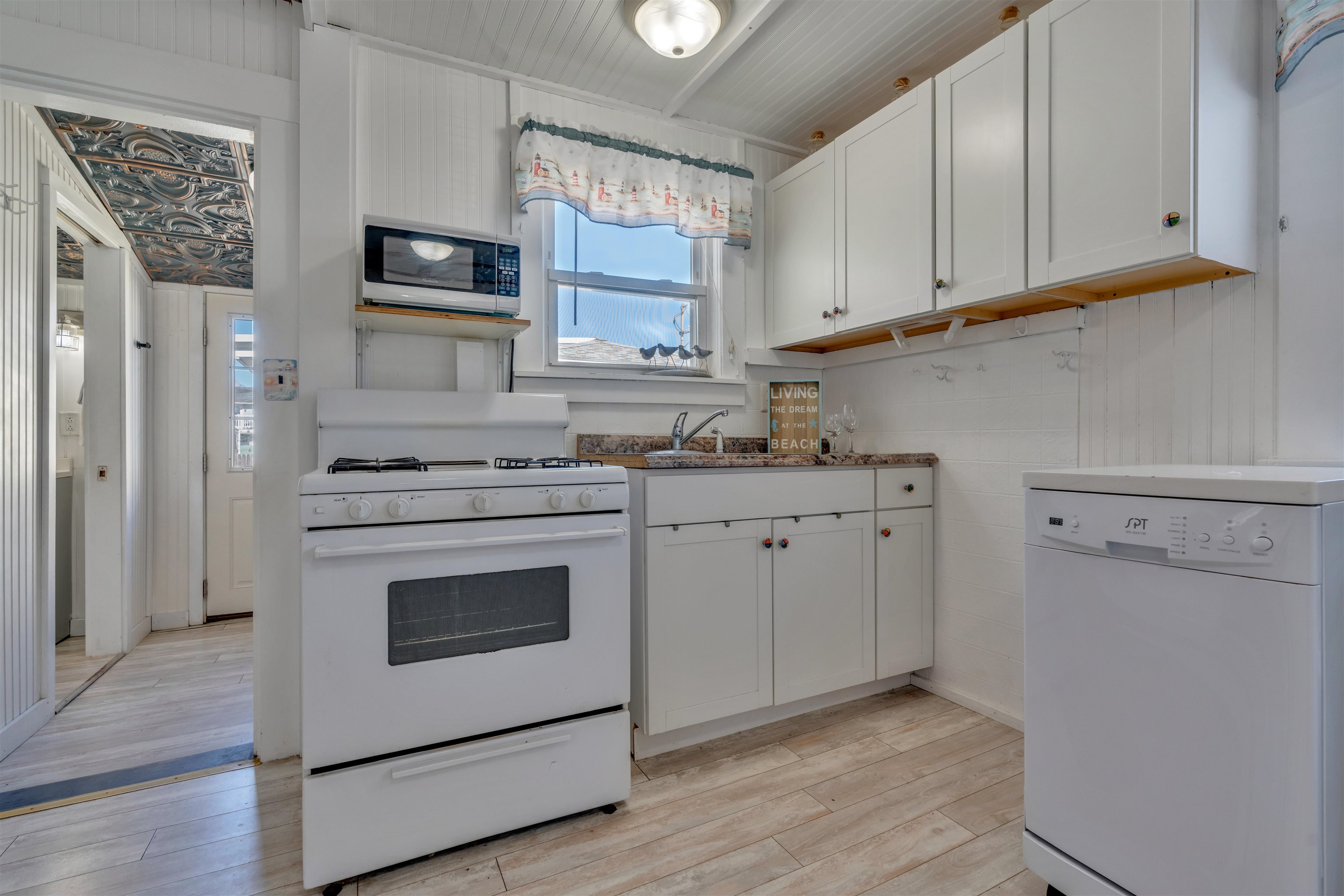 17 Johnson Avenue Hampton, NH 03842 - Photo 14 of 54