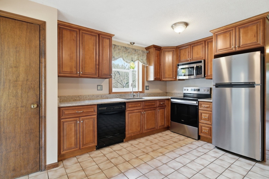 10 Revere Road Southwick, MA 01077 - Photo 12 of 42 Gallery Image 12
