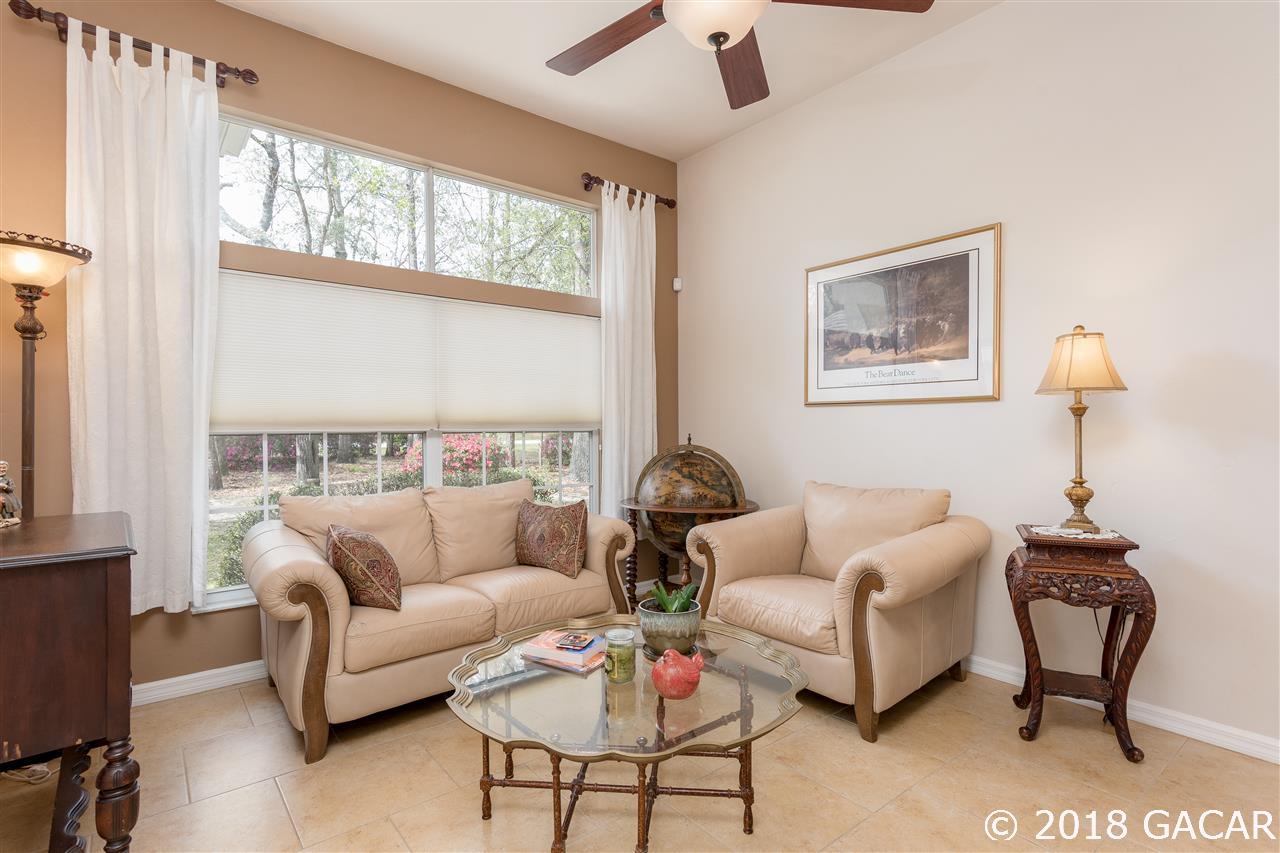 10107 Southwest 75th Way Gainesville, FL 32608 - Photo 4 of 23 Living Room
