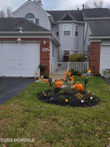 a view of yard with tree s