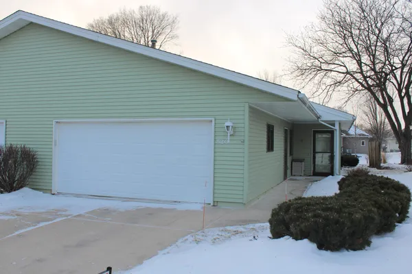 $225,000 | 520 Graham Street Southwest, Hutchinson, MN 55350