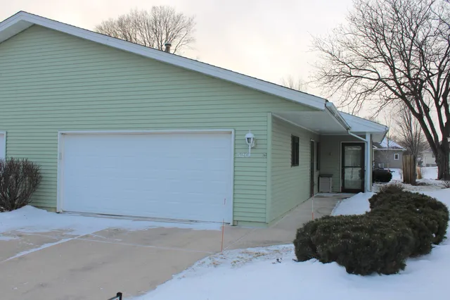 $229,900 | 520 Graham Street Southwest, Hutchinson, MN 55350