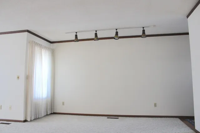 $235,000 | 520 Graham Street Southwest, Hutchinson, MN 55350