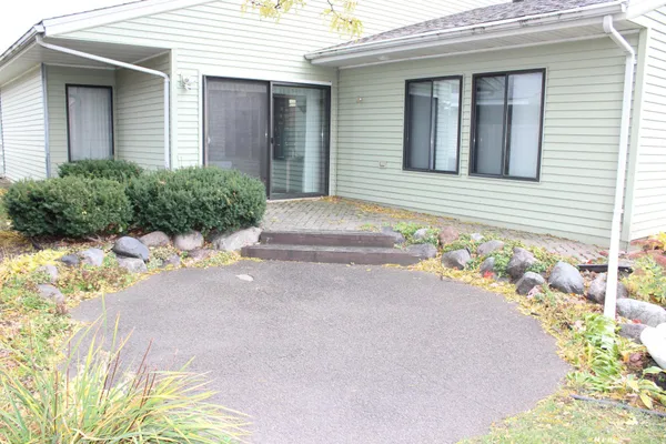 $225,000 | 520 Graham Street Southwest, Hutchinson, MN 55350