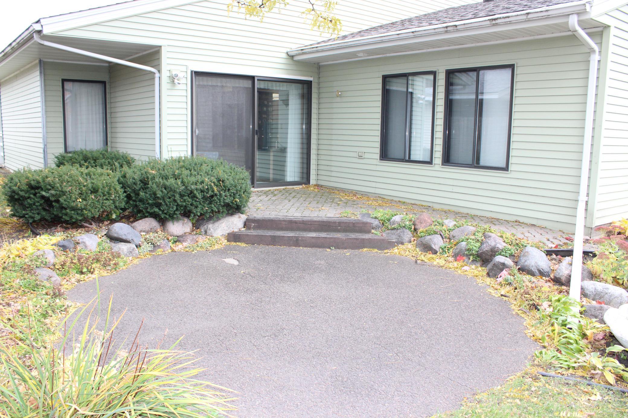 520 Graham Street Southwest Hutchinson, MN 55350 - Photo 2 of 27