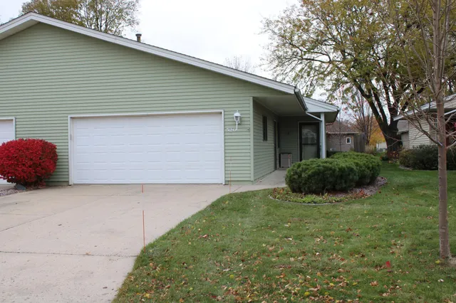 $235,000 | 520 Graham Street Southwest, Hutchinson, MN 55350