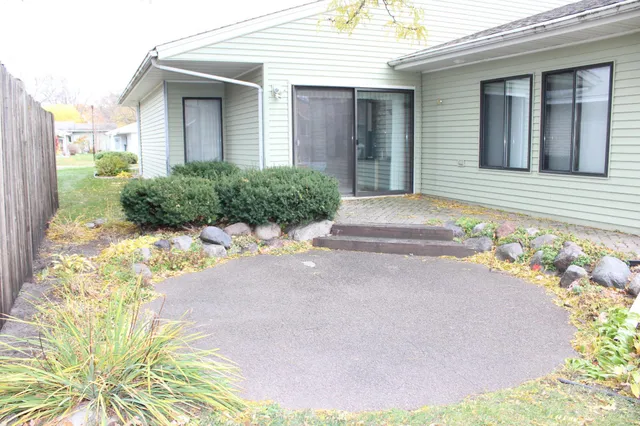 $235,000 | 520 Graham Street Southwest, Hutchinson, MN 55350