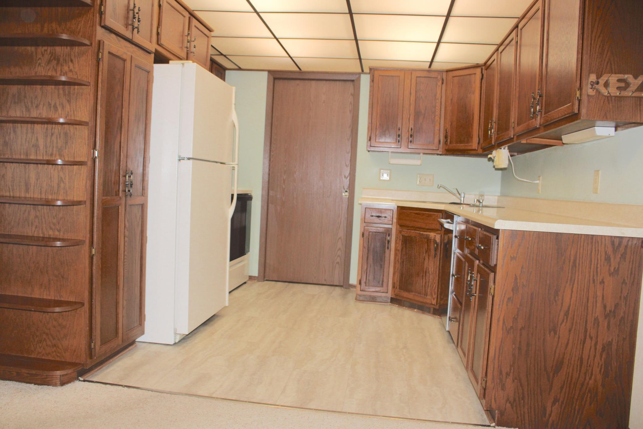 520 Graham Street Southwest Hutchinson, MN 55350 - Photo 4 of 27