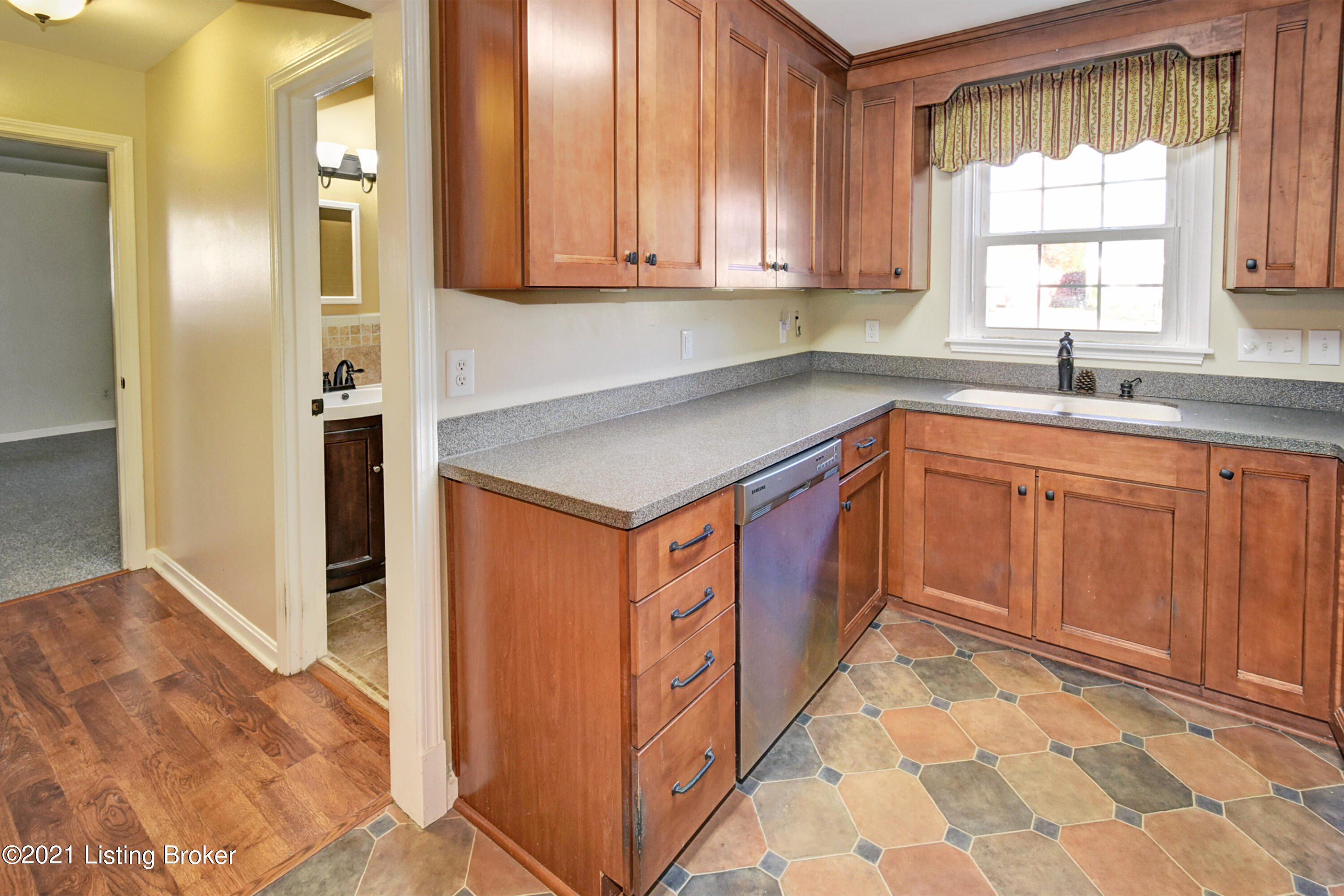 330 Brunswick Road Louisville, KY 40207 - Photo 11 of 32 Kitchen