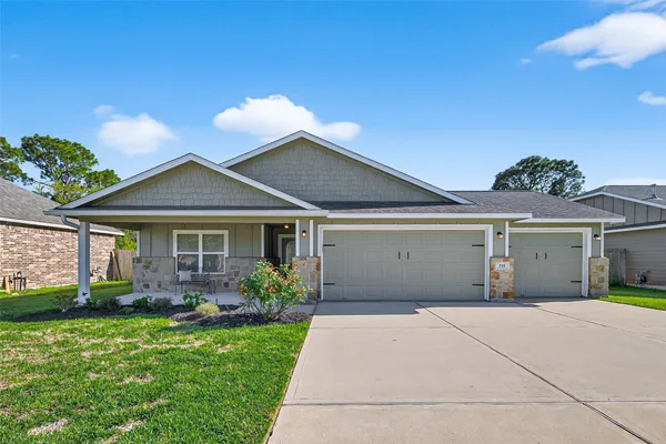 $279,000 | 255 Mossy Meadow Drive, West Columbia, TX 77486