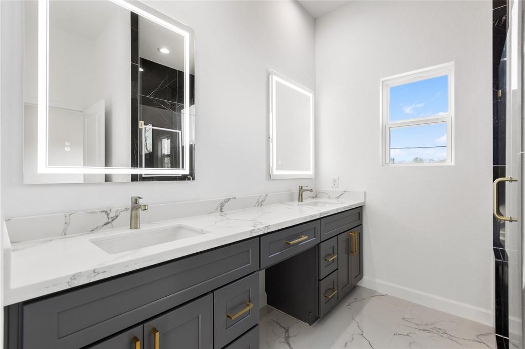 7330 St Lo Road, Unit B Houston, TX 77033 - Photo 11 of 24 Gallery Image 11