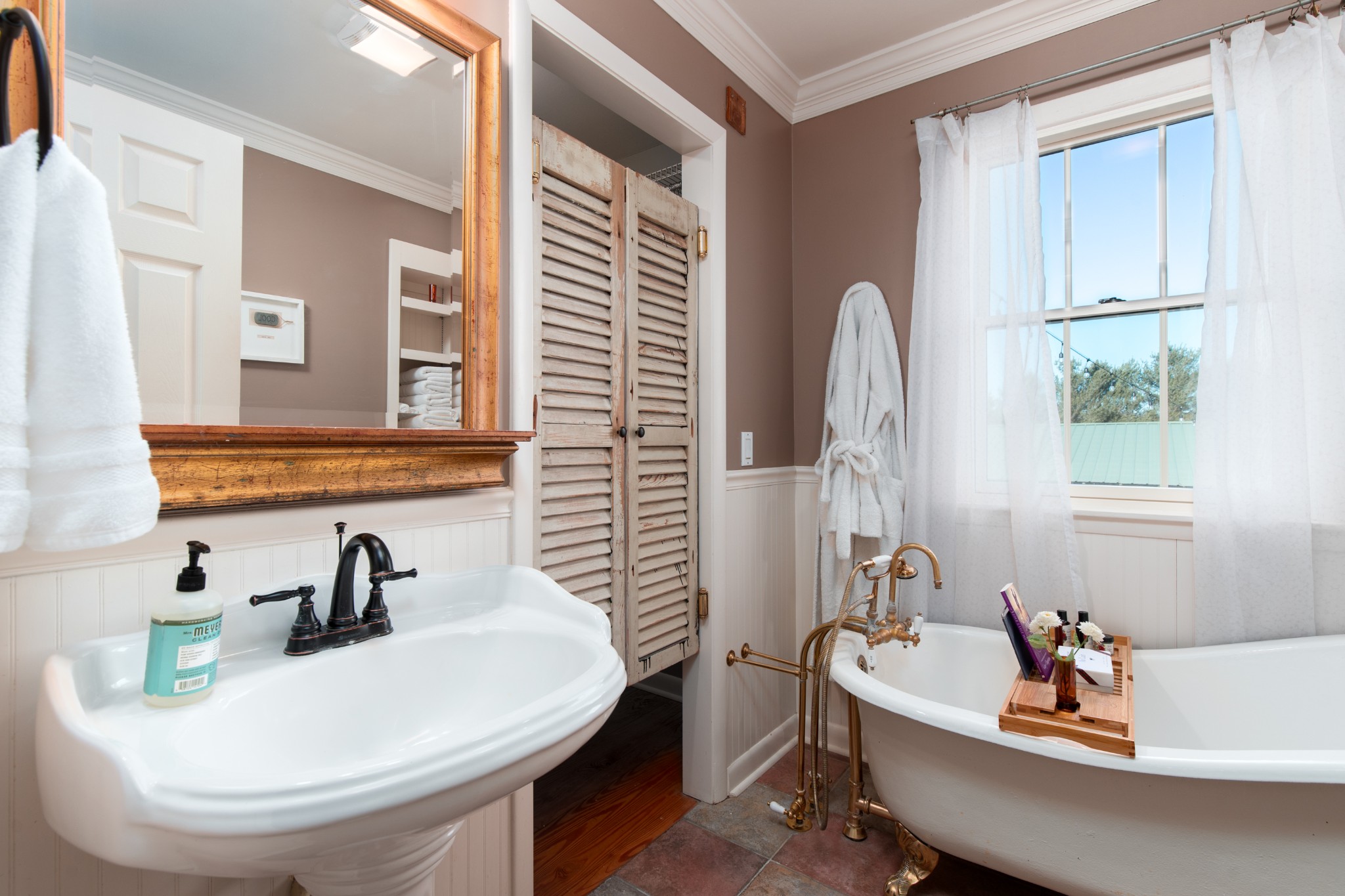 7515 Pewitt Road Franklin, TN 37064 - Photo 32 of 96 a bathroom with a sink and a bathtub