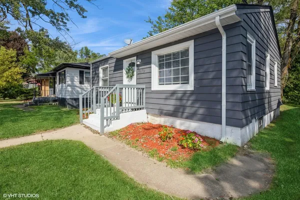 a view of house with a yard