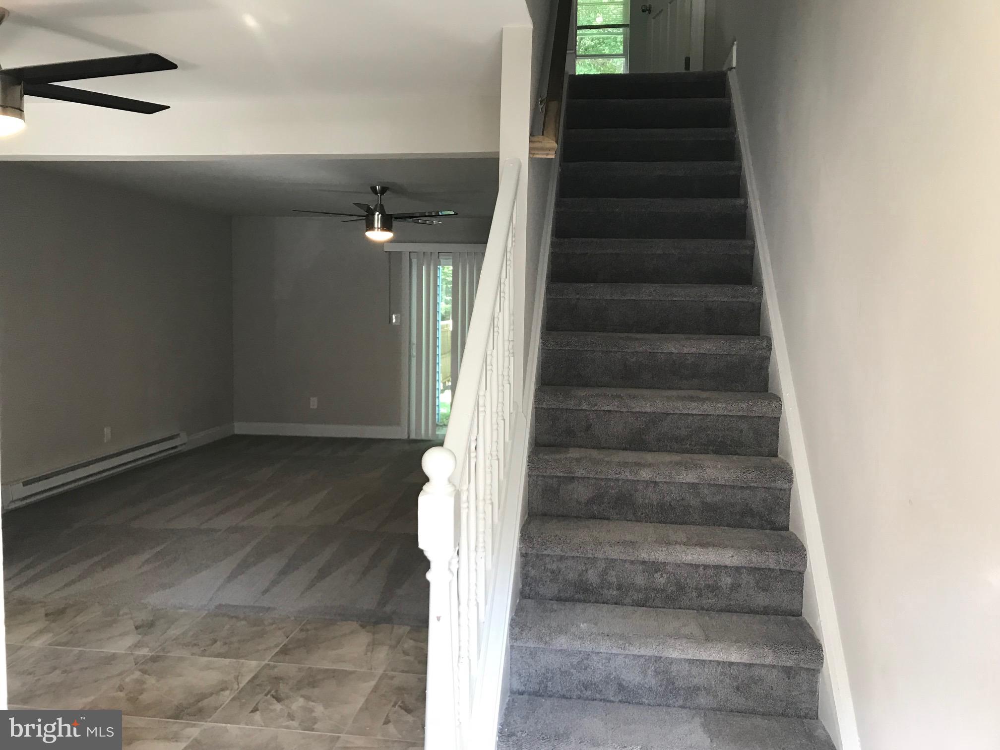 660 Tara Drive Sicklerville, NJ 08081 - Photo 2 of 11