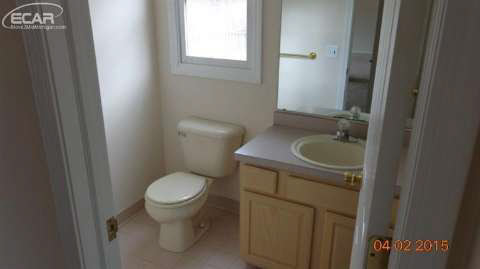 13497 White Lake Road Fenton, MI 48430 - Photo 6 of 18 20434177-5.JPG