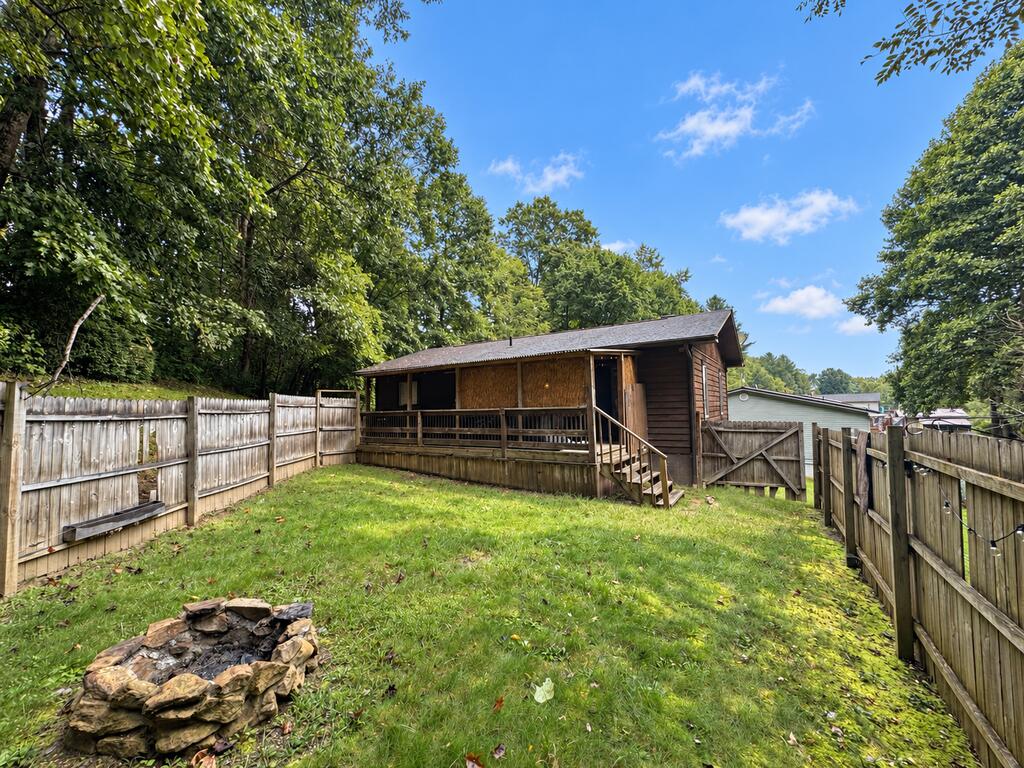 221 Rimview Drive Beckley, WV 25801 - Photo 4 of 18 Gallery Image 4