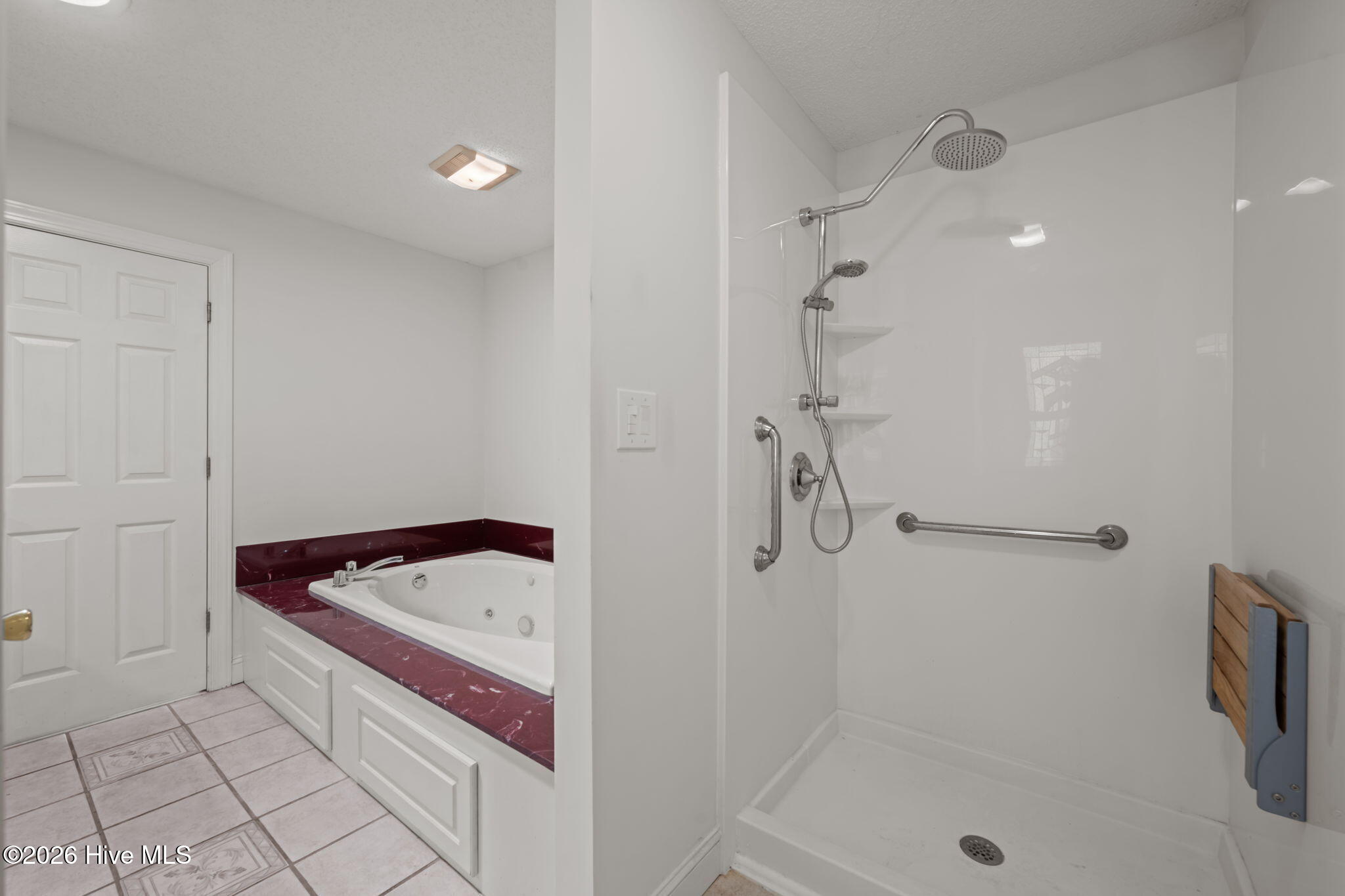 205 Dobbs Spaight Road New Bern, NC 28562 - Photo 30 of 49 Large tub and shower