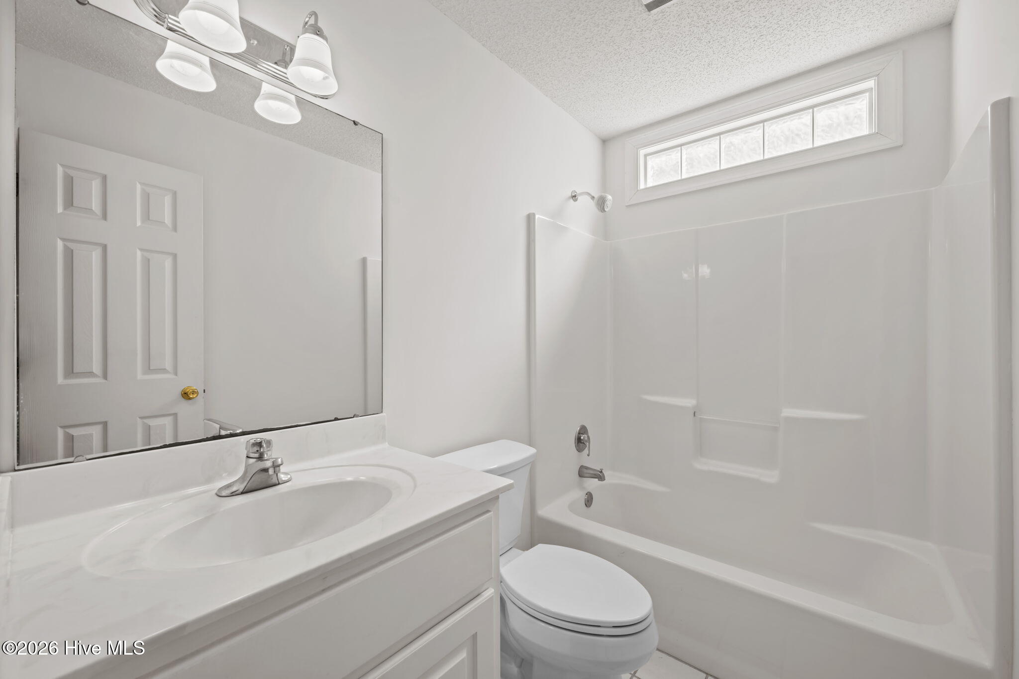 205 Dobbs Spaight Road New Bern, NC 28562 - Photo 34 of 49 Hall bathroom