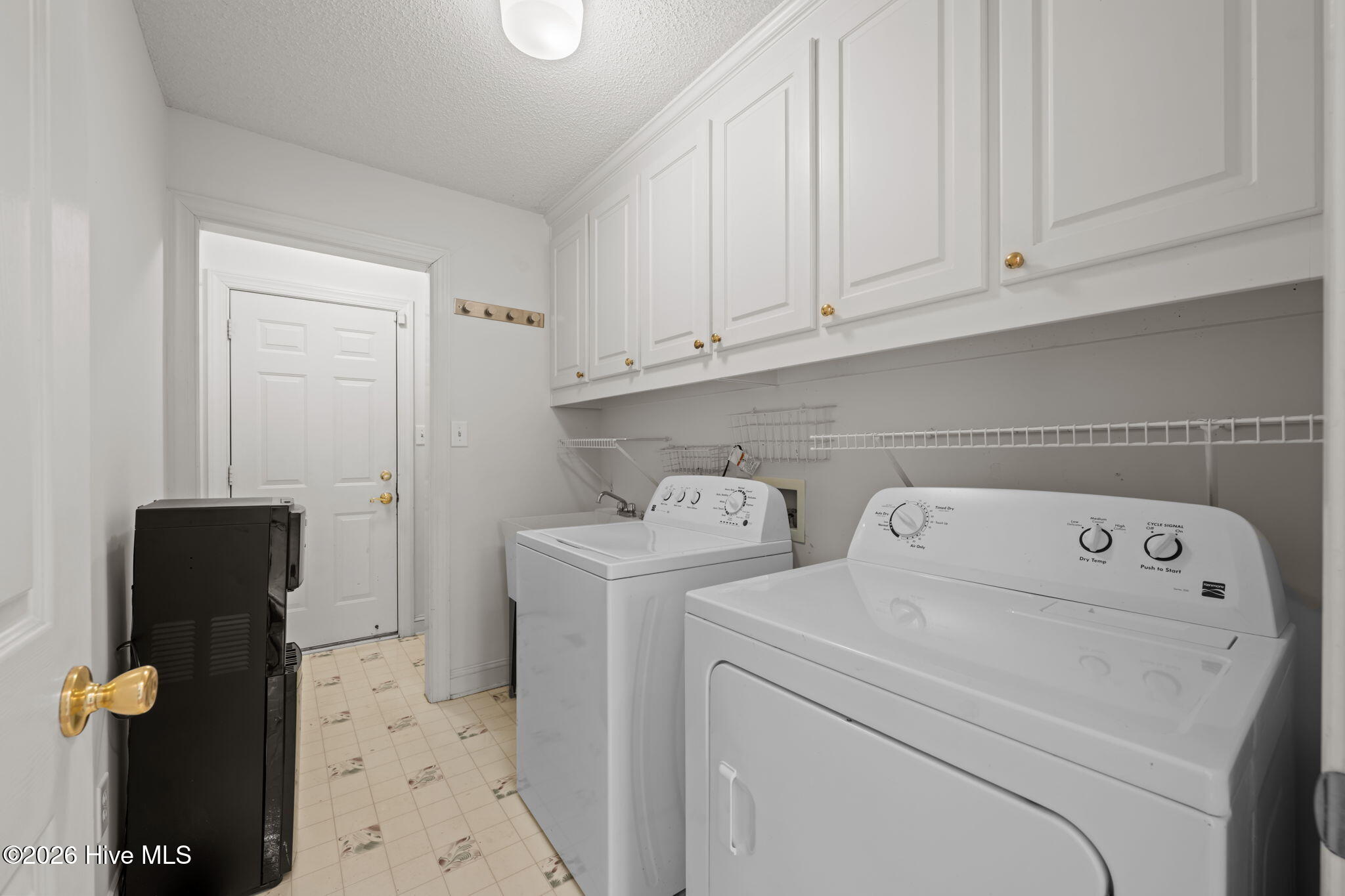 205 Dobbs Spaight Road New Bern, NC 28562 - Photo 37 of 49 Laundry room