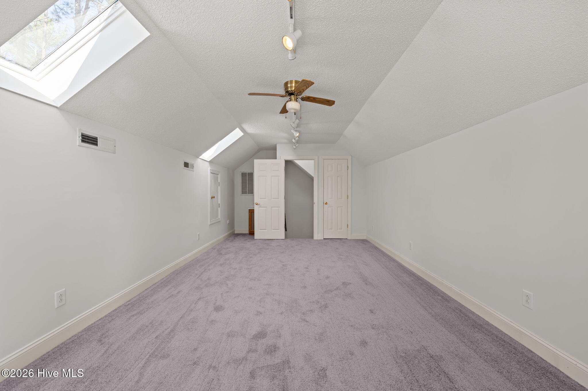 205 Dobbs Spaight Road New Bern, NC 28562 - Photo 39 of 49 Bonus room with 2 sky lights
