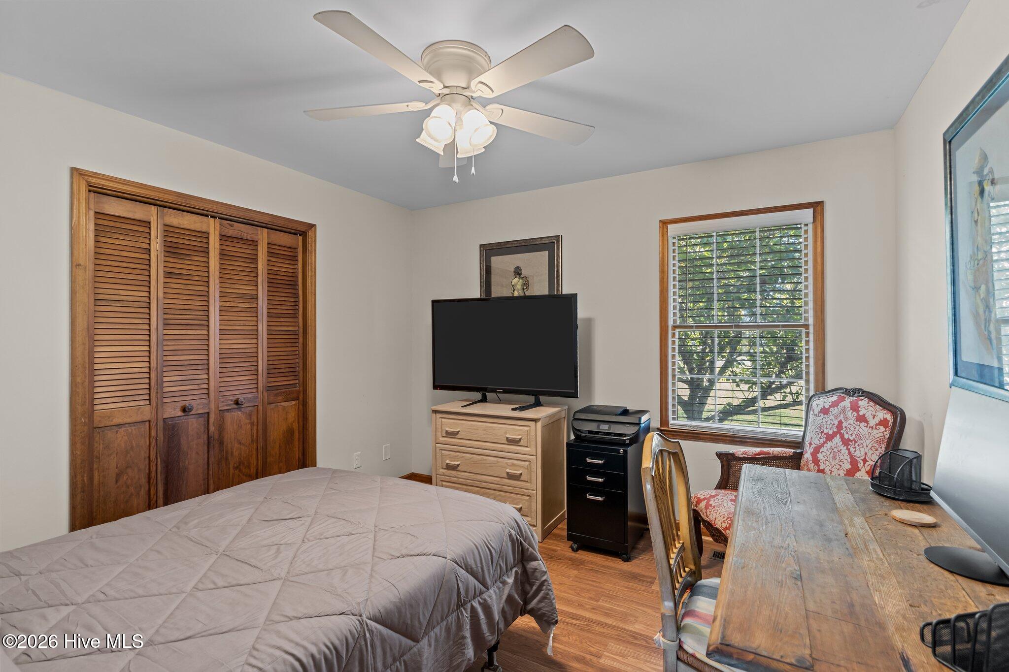 180 Wallace Road Beaufort, NC 28516 - Photo 24 of 45 First bedroom with queen