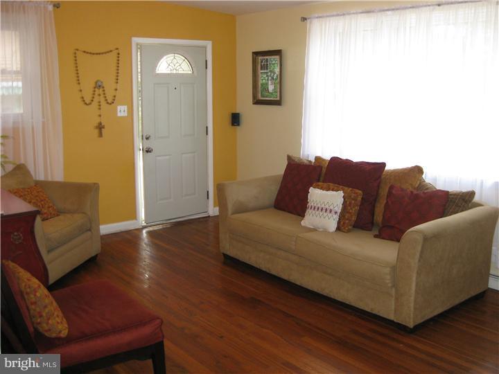 7705 Dungan Road Philadelphia, PA 19111 - Photo 4 of 17 Gallery Image 4
