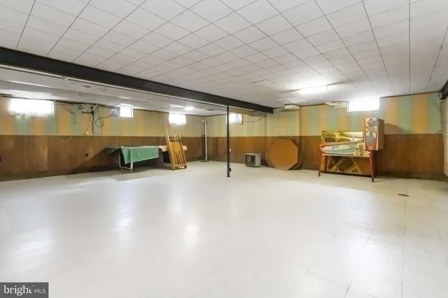 a view of parking area